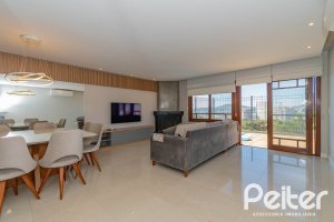 Casa em Condomínio à venda com 254m², 3 dormitórios, 1 suíte, 3 vagas, no bairro Vila Assunção em Porto Alegre