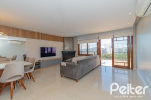 Casa em Condomínio à venda com 254m², 3 dormitórios, 1 suíte, 3 vagas, no bairro Vila Assunção em Porto Alegre