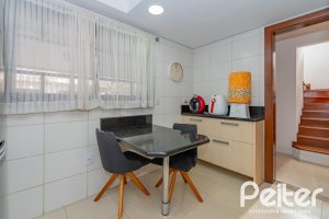 Casa em Condomínio à venda com 254m², 3 dormitórios, 1 suíte, 3 vagas, no bairro Vila Assunção em Porto Alegre