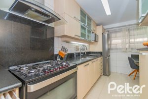 Casa em Condomínio à venda com 254m², 3 dormitórios, 1 suíte, 3 vagas, no bairro Vila Assunção em Porto Alegre