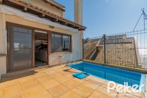 Casa em Condomínio à venda com 254m², 3 dormitórios, 1 suíte, 3 vagas, no bairro Vila Assunção em Porto Alegre