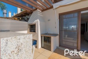 Casa em Condomínio à venda com 254m², 3 dormitórios, 1 suíte, 3 vagas, no bairro Vila Assunção em Porto Alegre