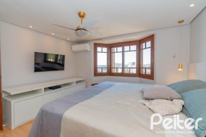 Casa em Condomínio à venda com 254m², 3 dormitórios, 1 suíte, 3 vagas, no bairro Vila Assunção em Porto Alegre