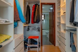 Casa em Condomínio à venda com 254m², 3 dormitórios, 1 suíte, 3 vagas, no bairro Vila Assunção em Porto Alegre
