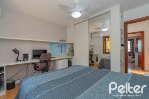 Casa em Condomínio à venda com 254m², 3 dormitórios, 1 suíte, 3 vagas, no bairro Vila Assunção em Porto Alegre