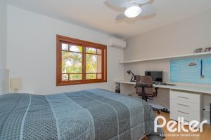 Casa em Condomínio à venda com 254m², 3 dormitórios, 1 suíte, 3 vagas, no bairro Vila Assunção em Porto Alegre