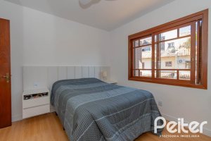 Casa em Condomínio à venda com 254m², 3 dormitórios, 1 suíte, 3 vagas, no bairro Vila Assunção em Porto Alegre