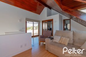 Casa em Condomínio à venda com 254m², 3 dormitórios, 1 suíte, 3 vagas, no bairro Vila Assunção em Porto Alegre