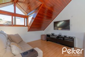 Casa em Condomínio à venda com 254m², 3 dormitórios, 1 suíte, 3 vagas, no bairro Vila Assunção em Porto Alegre