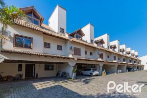 Casa em Condomínio à venda com 254m², 3 dormitórios, 1 suíte, 3 vagas, no bairro Vila Assunção em Porto Alegre