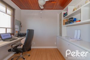 Casa em Condomínio à venda com 254m², 3 dormitórios, 1 suíte, 3 vagas, no bairro Vila Assunção em Porto Alegre