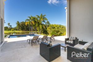 Casa em Condomínio à venda com 550m², 3 dormitórios, 3 suítes, 4 vagas, no bairro Terra Ville em PORTO ALEGRE