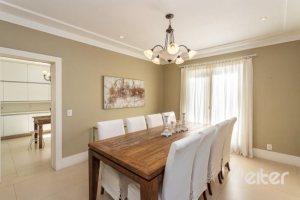 Casa em Condomínio à venda com 550m², 3 dormitórios, 3 suítes, 4 vagas, no bairro Terra Ville em PORTO ALEGRE