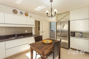 Casa em Condomínio à venda com 550m², 3 dormitórios, 3 suítes, 4 vagas, no bairro Terra Ville em PORTO ALEGRE