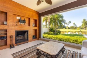 Casa em Condomínio à venda com 550m², 3 dormitórios, 3 suítes, 4 vagas, no bairro Terra Ville em PORTO ALEGRE