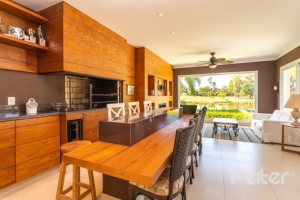 Casa em Condomínio à venda com 550m², 3 dormitórios, 3 suítes, 4 vagas, no bairro Terra Ville em PORTO ALEGRE