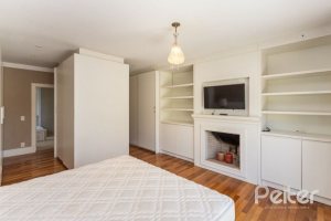 Casa em Condomínio à venda com 550m², 3 dormitórios, 3 suítes, 4 vagas, no bairro Terra Ville em PORTO ALEGRE