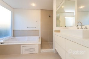 Casa em Condomínio à venda com 550m², 3 dormitórios, 3 suítes, 4 vagas, no bairro Terra Ville em PORTO ALEGRE