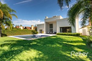 Casa em Condomínio à venda com 550m², 3 dormitórios, 3 suítes, 4 vagas, no bairro Terra Ville em PORTO ALEGRE