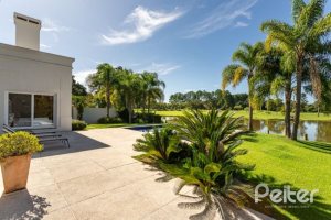 Casa em Condomínio à venda com 550m², 3 dormitórios, 3 suítes, 4 vagas, no bairro Terra Ville em PORTO ALEGRE