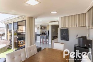 Cobertura à venda com 177m², 3 dormitórios, 1 suíte, 2 vagas, no bairro Tristeza em Porto Alegre