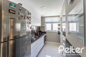 Cobertura à venda com 177m², 3 dormitórios, 1 suíte, 2 vagas, no bairro Tristeza em Porto Alegre