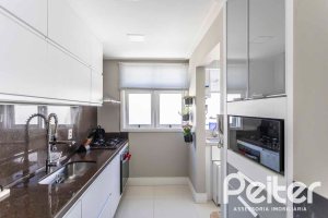 Cobertura à venda com 177m², 3 dormitórios, 1 suíte, 2 vagas, no bairro Tristeza em Porto Alegre