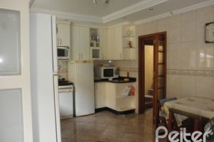 Casa à venda com 350m², 3 dormitórios, 1 suíte, 4 vagas, no bairro Ipanema em Porto Alegre