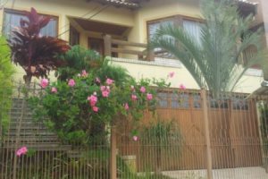 Casa à venda com 350m², 3 dormitórios, 1 suíte, 4 vagas, no bairro Ipanema em Porto Alegre