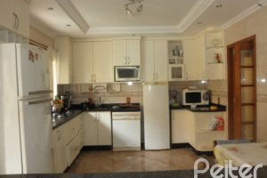 Casa à venda com 350m², 3 dormitórios, 1 suíte, 4 vagas, no bairro Ipanema em Porto Alegre