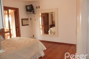 Casa à venda com 350m², 3 dormitórios, 1 suíte, 4 vagas, no bairro Ipanema em Porto Alegre