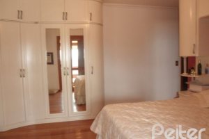 Casa à venda com 350m², 3 dormitórios, 1 suíte, 4 vagas, no bairro Ipanema em Porto Alegre