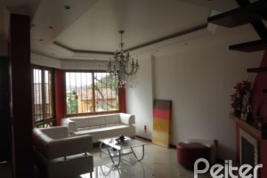 Casa à venda com 350m², 3 dormitórios, 1 suíte, 4 vagas, no bairro Ipanema em Porto Alegre