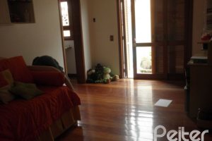 Casa à venda com 350m², 3 dormitórios, 1 suíte, 4 vagas, no bairro Ipanema em Porto Alegre