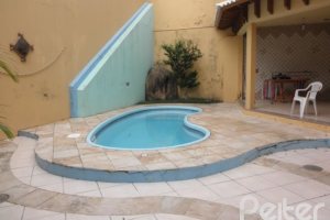 Casa à venda com 350m², 3 dormitórios, 1 suíte, 4 vagas, no bairro Ipanema em Porto Alegre