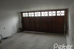 Casa à venda com 350m², 3 dormitórios, 1 suíte, 4 vagas, no bairro Ipanema em Porto Alegre