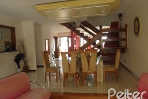 Casa à venda com 350m², 3 dormitórios, 1 suíte, 4 vagas, no bairro Ipanema em Porto Alegre