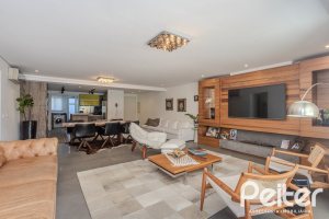 Apartamento à venda com 274m², 3 dormitórios, 3 suítes, 3 vagas, no bairro Cristal em Porto Alegre
