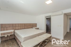 Apartamento à venda com 274m², 3 dormitórios, 3 suítes, 3 vagas, no bairro Cristal em Porto Alegre