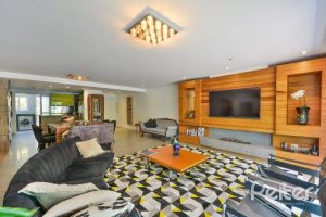 Apartamento à venda com 274m², 3 dormitórios, 3 suítes, 3 vagas, no bairro Cristal em Porto Alegre