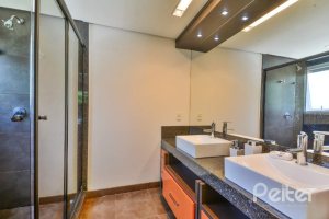 Apartamento à venda com 274m², 3 dormitórios, 3 suítes, 3 vagas, no bairro Cristal em Porto Alegre