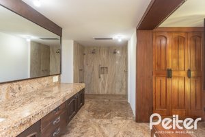 Casa em Condomínio à venda com 600m², 4 dormitórios, 4 suítes, 6 vagas, no bairro Cavalhada em PORTO ALEGRE