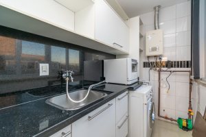 Cobertura à venda com 150m², 3 dormitórios, 1 suíte, 2 vagas, no bairro Tristeza em Porto Alegre