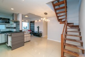 Cobertura à venda com 150m², 3 dormitórios, 1 suíte, 2 vagas, no bairro Tristeza em Porto Alegre