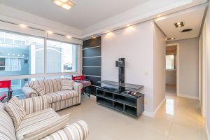 Cobertura à venda com 150m², 3 dormitórios, 1 suíte, 2 vagas, no bairro Tristeza em Porto Alegre