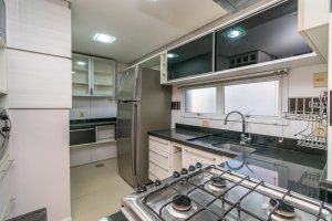 Cobertura à venda com 150m², 3 dormitórios, 1 suíte, 2 vagas, no bairro Tristeza em Porto Alegre