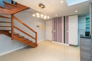 Cobertura à venda com 150m², 3 dormitórios, 1 suíte, 2 vagas, no bairro Tristeza em Porto Alegre