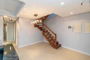 Cobertura à venda com 150m², 3 dormitórios, 1 suíte, 2 vagas, no bairro Tristeza em Porto Alegre