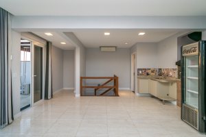 Cobertura à venda com 150m², 3 dormitórios, 1 suíte, 2 vagas, no bairro Tristeza em Porto Alegre