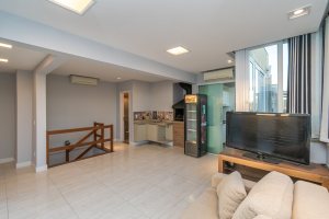 Cobertura à venda com 150m², 3 dormitórios, 1 suíte, 2 vagas, no bairro Tristeza em Porto Alegre